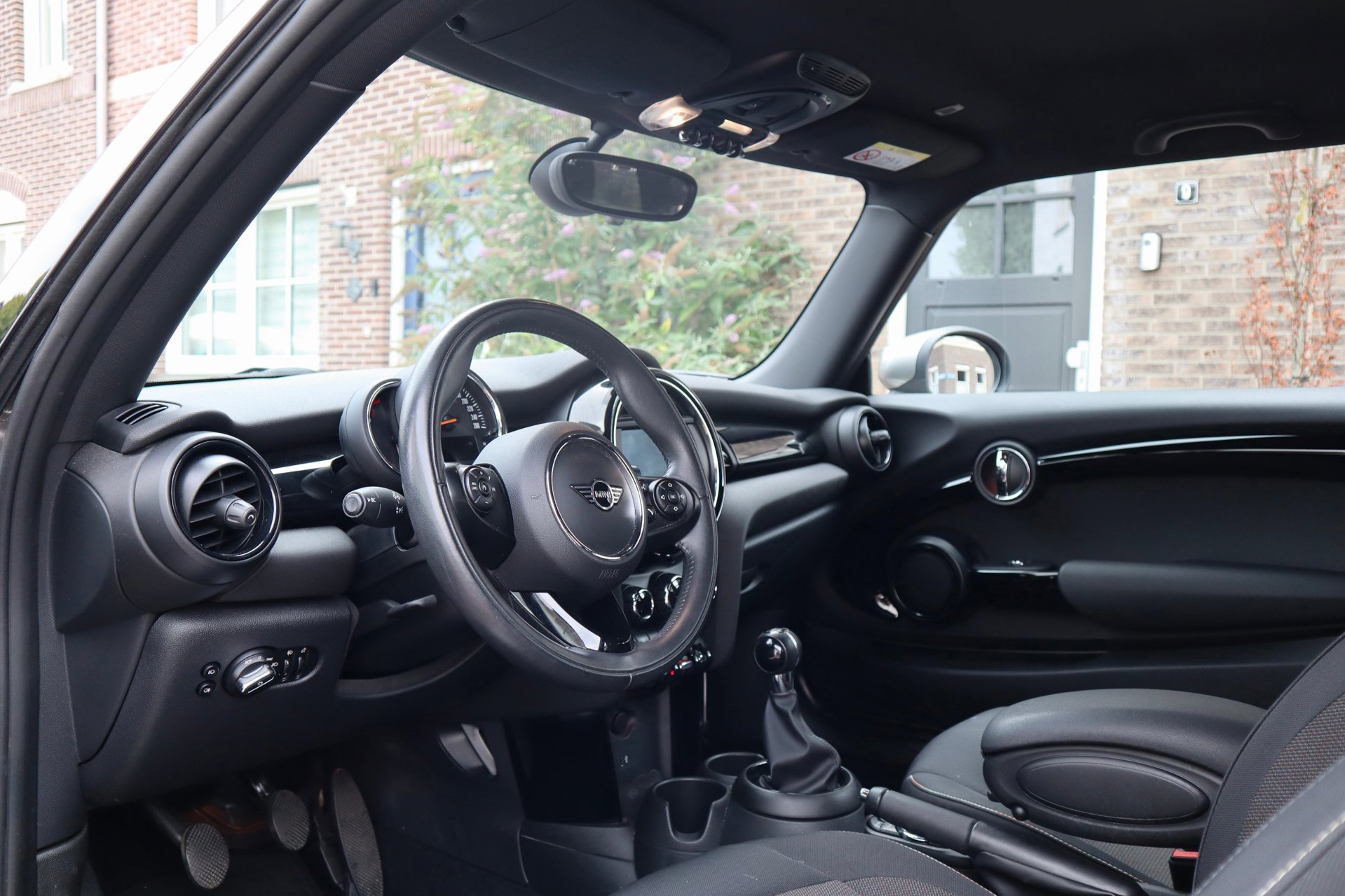 Mini Cooper One 1.5 uit 2020, verkocht door Bella Motori