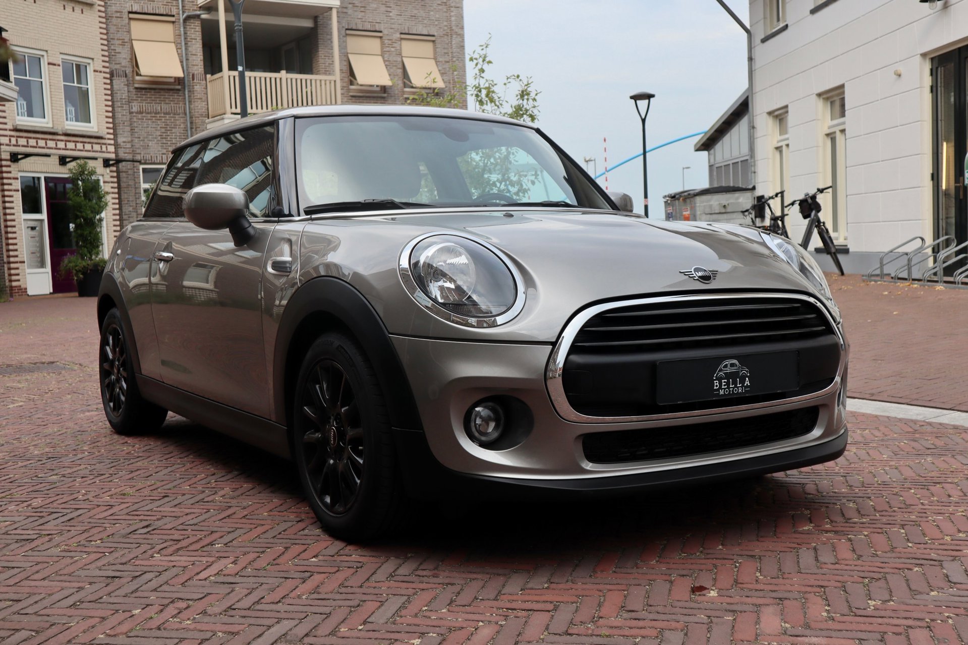 Mini Cooper One 1.5 uit 2020, verkocht door Bella Motori