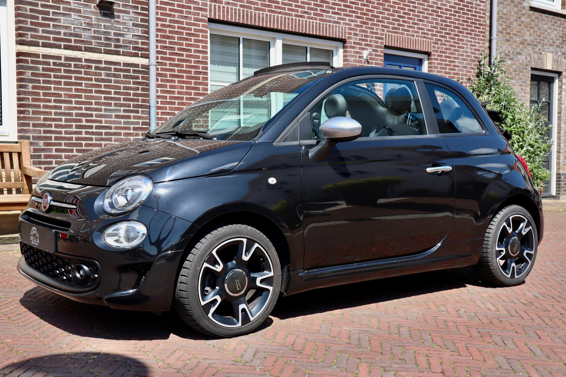 Fiat 500 C 0.9 TwinAir Rockstar uit 2019, verkocht door Bella Motori