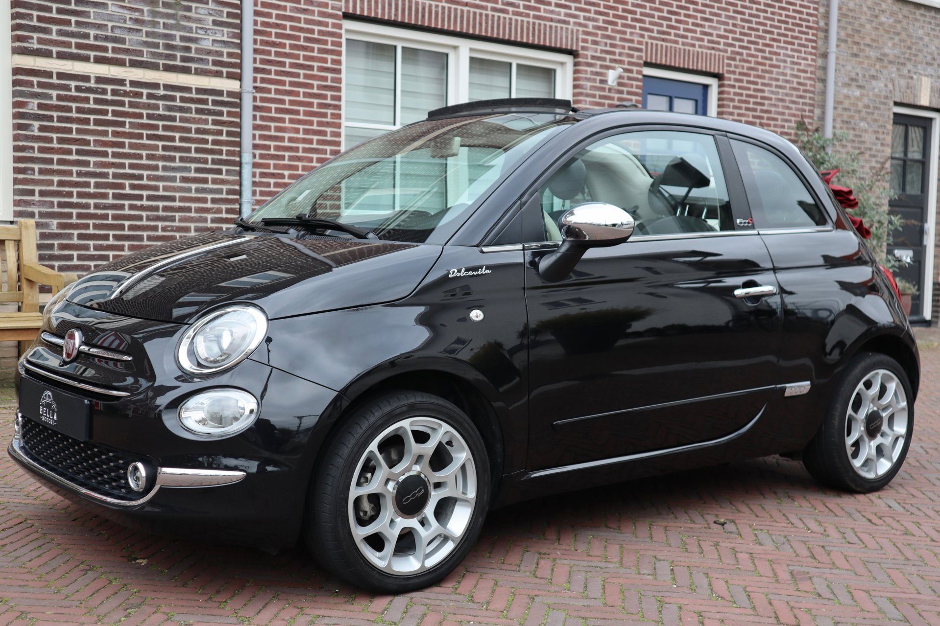 Fiat 500 C 1.0 Hybrid DolceVita uit 2021, verkocht door Bella Motori